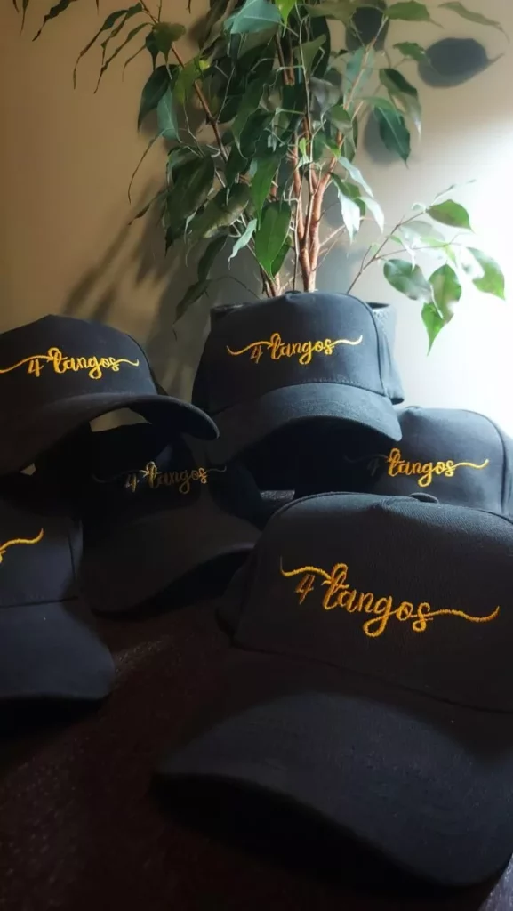 4 TANGOS CZAPKI